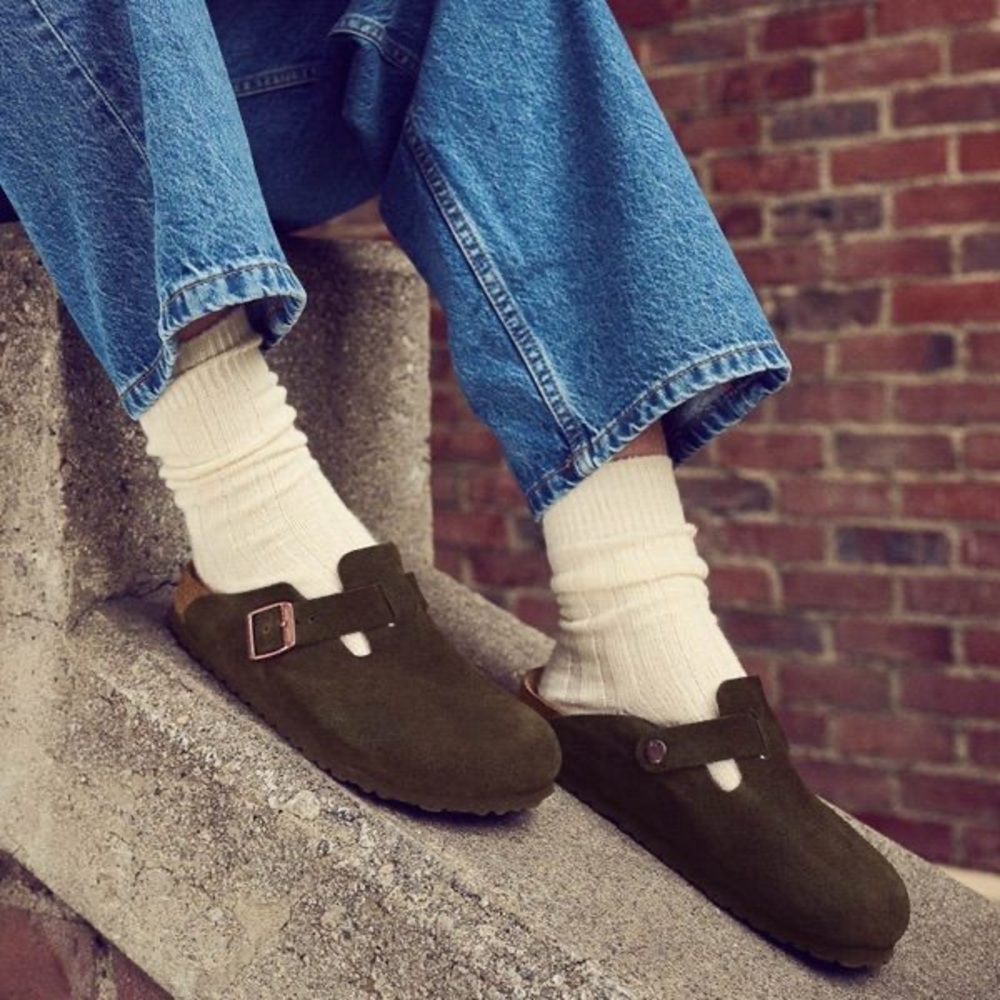 Birkenstock boston clog	in dark brown suede